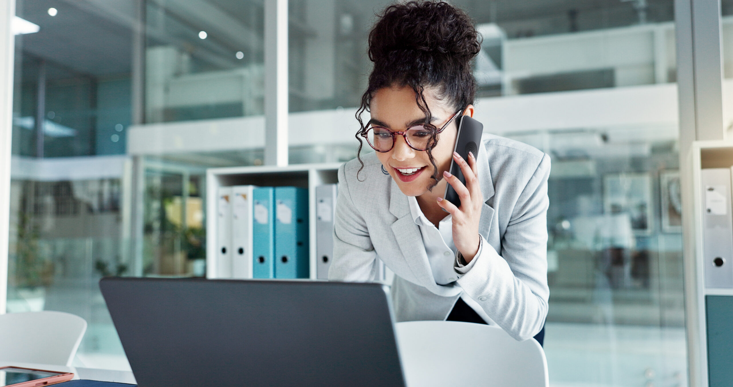 woman-office-desk-phone