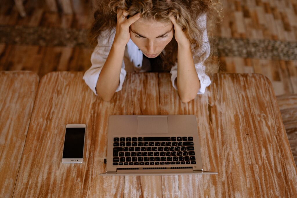women-frustrated-at-computer
